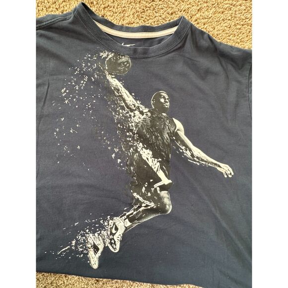 Nike Men’s XXL Dri-FIT LeBron James Graphic T-Shirt - Picture 3 of 4